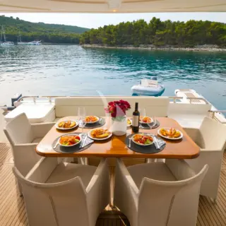 DOMINIQUE - Aft cockpit