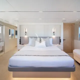 BLUESTONE - MASTER CABIN