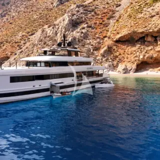 AQUARIUS - Profile at anchor