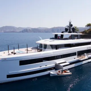 AQUARIUS - Profile at anchor