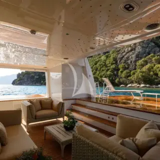 AQUARIUS - Expansive beach club with 3 opening sides