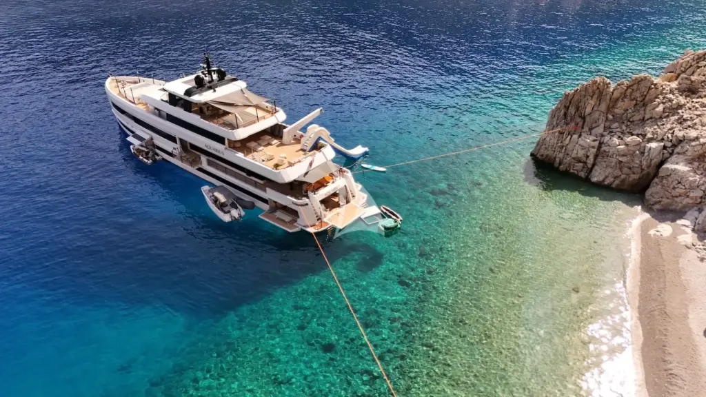 AQUARIUS - Large toy collection