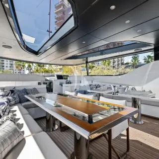 ARTEMIS - Fly bridge seating