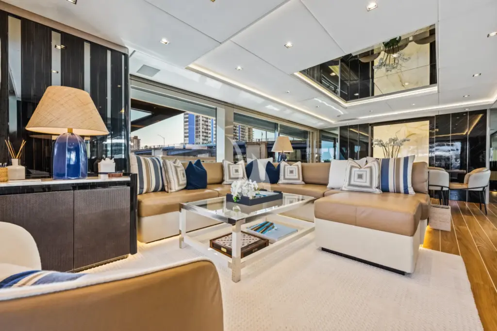 ARTEMIS - Main Salon