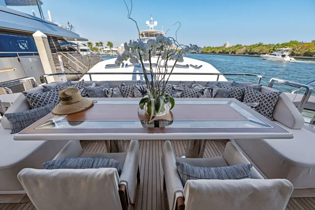 ARTEMIS - Aft Deck Seating