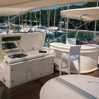 MAGIC SIX - FLYBRIDGE