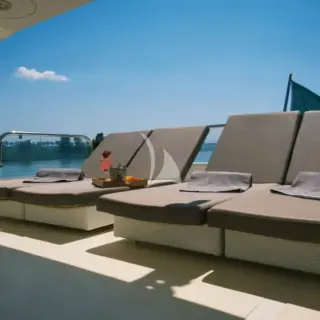 MAGIC SIX - FLYBRIDGE