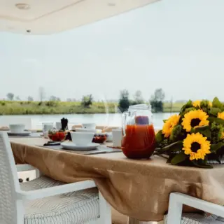 MAGIC SIX - AFT DECK - Dinning area