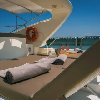 MAGIC SIX - FLYBRIDGE