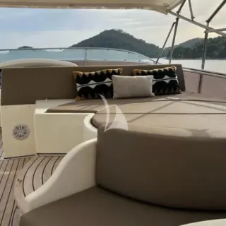 MAGIC SIX - FLYBRIDGE