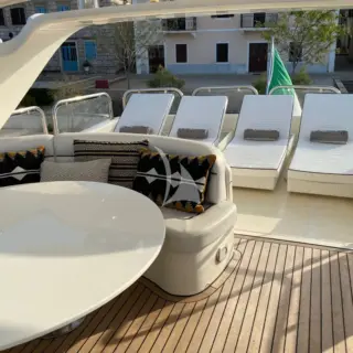 MAGIC SIX - FLYBRIDGE