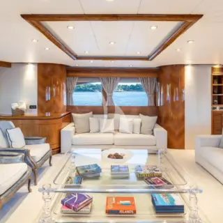 LADY G II - Main Salon