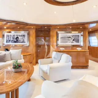 LADY G II - Upper deck salon