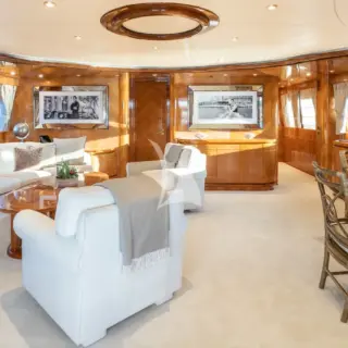 LADY G II - Upper deck salon