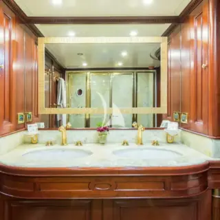 ENDLESS SUMMER - Master Cabin Ensuite