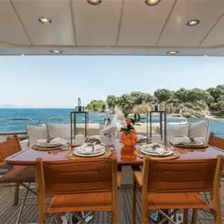 ENDLESS SUMMER - Main Deck Aft