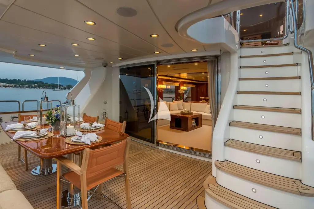 ENDLESS SUMMER - Main Deck Aft