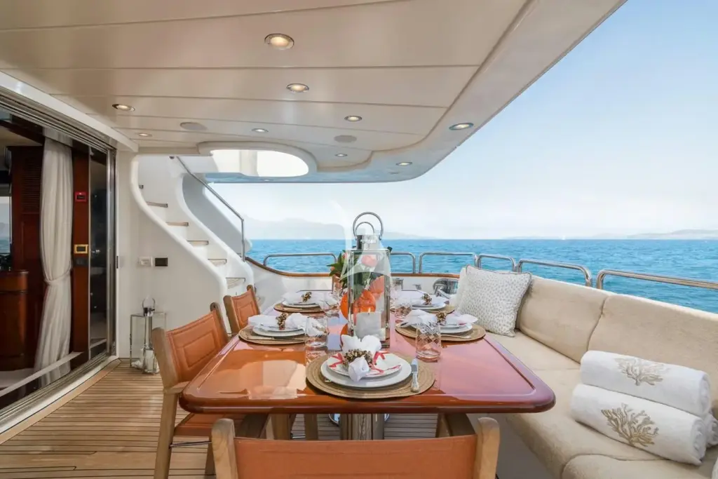 ENDLESS SUMMER - Main Deck Aft