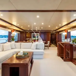 ENDLESS SUMMER - Main Salon