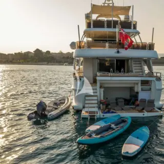 ENDLESS SUMMER - Toys and Swim Platform 