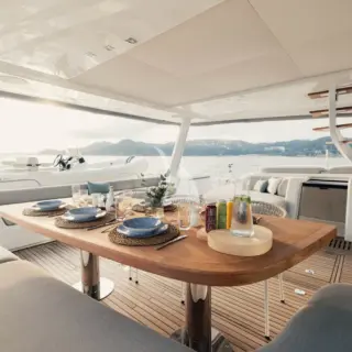 REVA NUI - Cockpit table