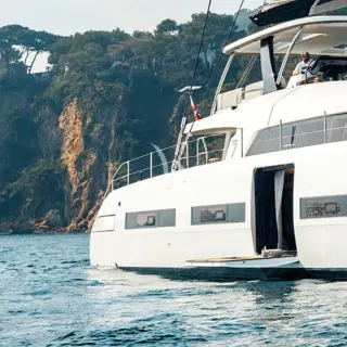 REVA NUI - Starboard view