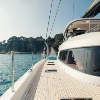 REVA NUI - Port side deck