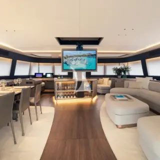 REVA NUI - Spacious salon with TV