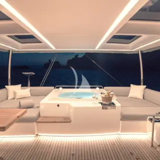 REVA NUI - The jacuzzi in the flybridge