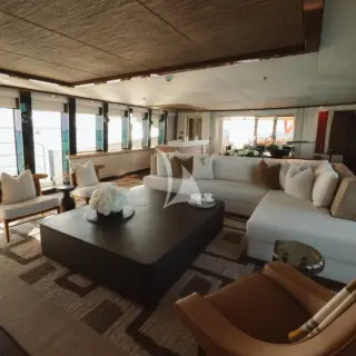 THUNDER - Main Saloon