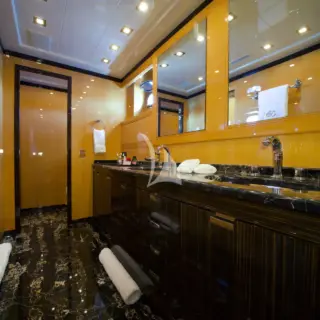 BO - Master Bathroom 02
