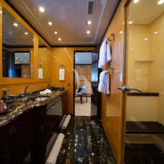 BO - Master Bathroom 01