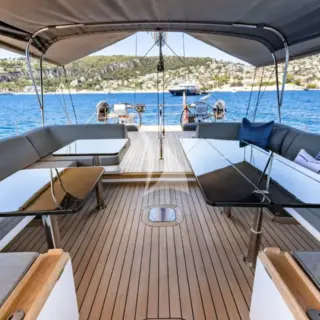 YCH2 - Shaded On-Deck Dining