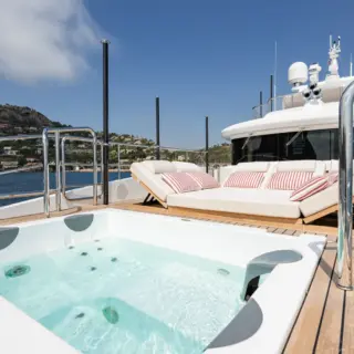 TRAMONTO - Fore deck jacuzzi