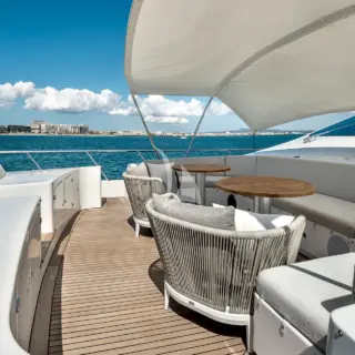 MRS GREY - foredeck seating