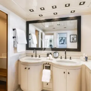 MRS GREY - Master ensuite