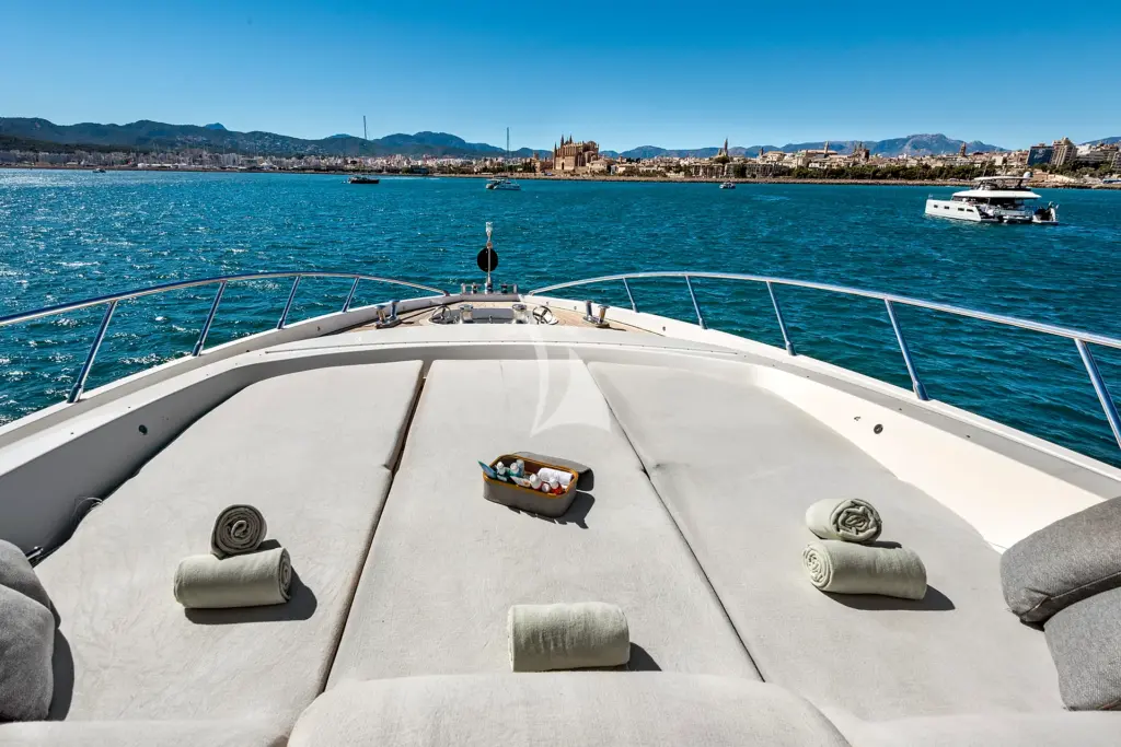 MRS GREY - foredeck sunpads