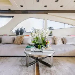 MRS GREY - main salon