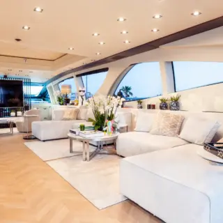 MRS GREY - main salon