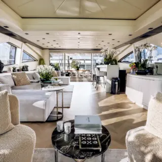 MRS GREY - main salon