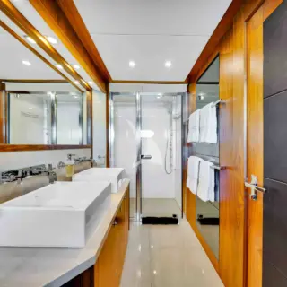 NATURAL 9 - Guest Stateroom - en suite