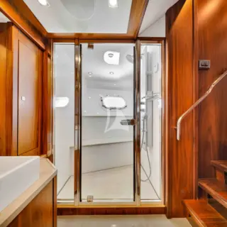 NATURAL 9 - Master Stateroom - en suite