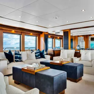 NATURAL 9 - Main Salon