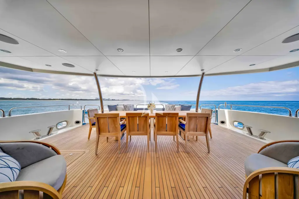 NATURAL 9 - Main Deck Aft