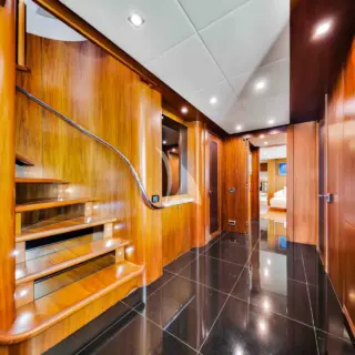 NATURAL 9 - Main Deck entrance to Master Stateroom