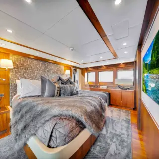 NATURAL 9 - Master Stateroom