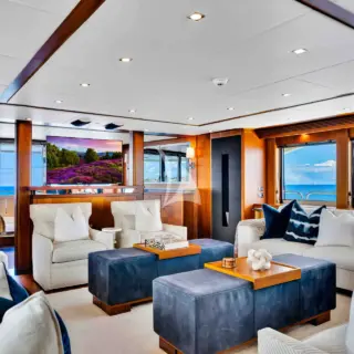 NATURAL 9 - Main Salon