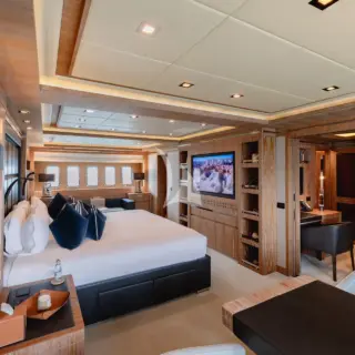 ROYALE X - Master cabin 2