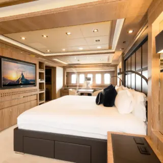 ROYALE X - Master cabin 3