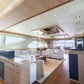 ROYALE X - main saloon 